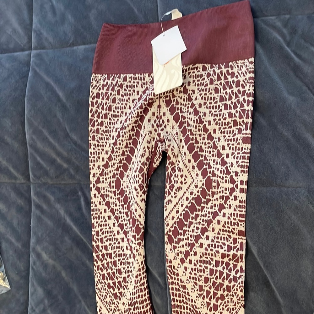 Fabletics high waisted seamsless lace cap